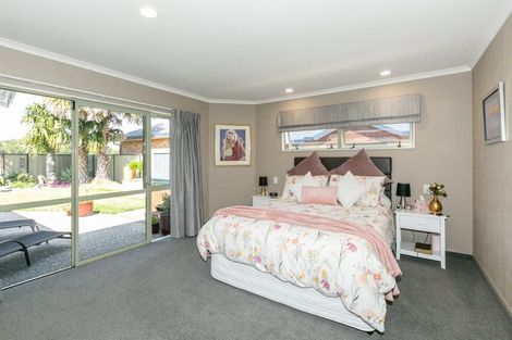 Photo of property in 18 Forbury Way, Taradale, Napier, 4112