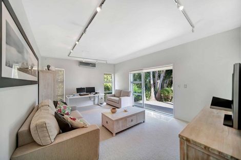 Photo of property in 269 Kaipara Road, Papakura, 2582