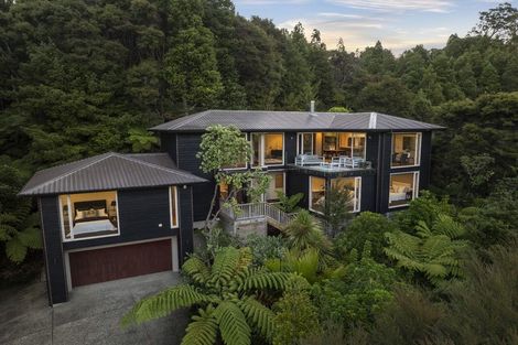 Photo of property in 6 Herrings Cove Place, Titirangi, Auckland, 0604