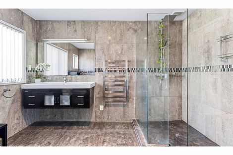 Photo of property in 42 Velma Road, Hillcrest, Auckland, 0627