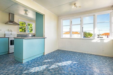 Photo of property in 18 Goldsmith Crescent, Levin, 5510