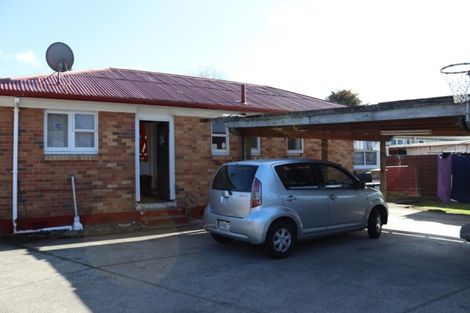 Photo of property in 8 Rollerson Street, Papakura, 2110