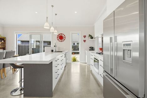 Photo of property in 14 Topping Place, Whitianga, 3510