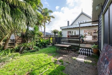 Photo of property in 10 Grendon Road, Titirangi, Auckland, 0604