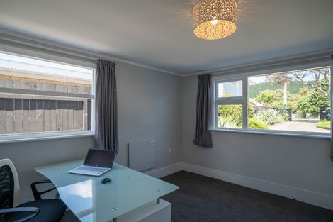 Photo of property in 11 Wairere Grove, Paraparaumu, 5032