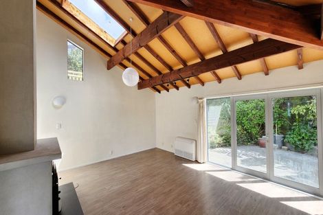 Photo of property in 1 Maramanui Way, Karaka Bays, Wellington, 6022