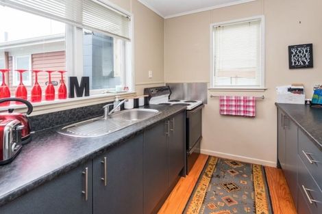 Photo of property in 1/80 Gloria Avenue, Te Atatu Peninsula, Auckland, 0610