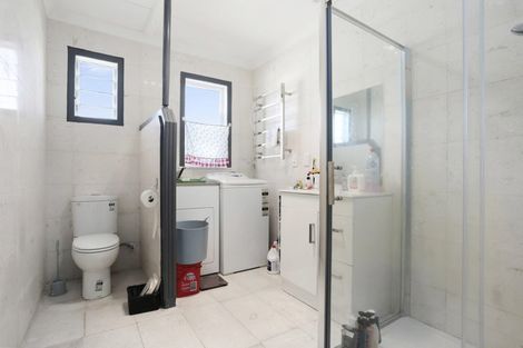 Photo of property in 1 Gamble Way, Massey, 0614