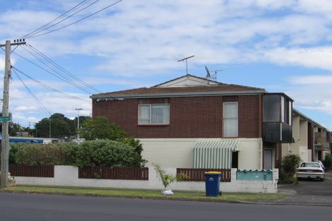 Photo of property in 2/772 Beach Road, Browns Bay, Auckland, 0630