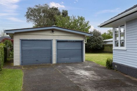 Photo of property in 12 London Street, Te Atatu Peninsula, Auckland, 0610