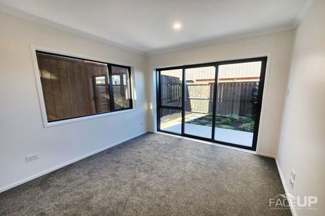 Photo of property in 8 Rahopuru Road, Westgate, 0614