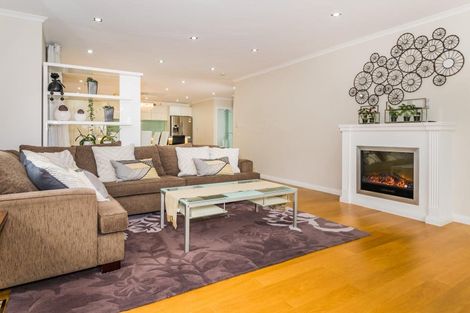 Photo of property in 32 Becroft Drive, Forrest Hill, Auckland, 0620