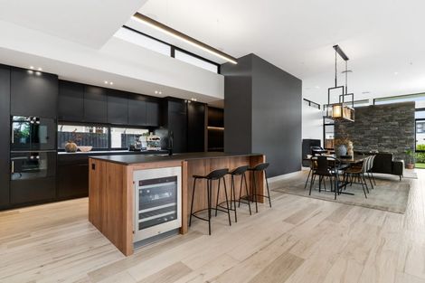 Photo of property in 49 Saint Andrews Square, Strowan, Christchurch, 8052