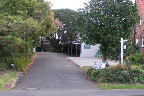 Photo of property in 2/198 Hurstmere Road, Takapuna, Auckland, 0622