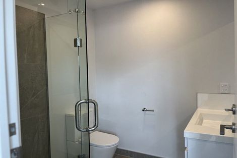 Photo of property in 3/47 Awaroa Road, Sunnyvale, Auckland, 0612