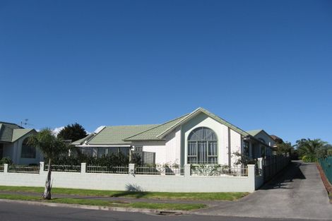 Photo of property in 243 Hill Road, The Gardens, Auckland, 2105