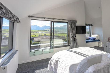 Photo of property in 27 Rannoch Drive, Jacks Point, Queenstown, 9371