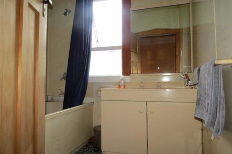 Photo of property in 5 Maratahu Street, Westown, New Plymouth, 4310