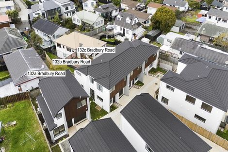Photo of property in 132 Bradbury Road, Botany Downs, Auckland, 2010