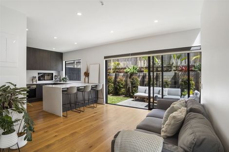 Photo of property in 21d Chippendale Crescent, Birkdale, Auckland, 0626