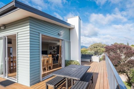 Photo of property in 17 Simpson Crescent, Raumati Beach, Paraparaumu, 5032