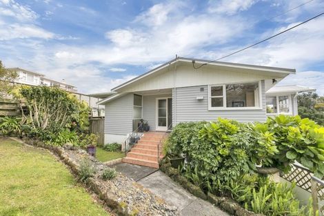 Photo of property in 16 Coronation Road, Glenfield, Auckland, 0627