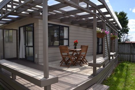 Photo of property in 52 Meadowood Drive, Unsworth Heights, Auckland, 0632