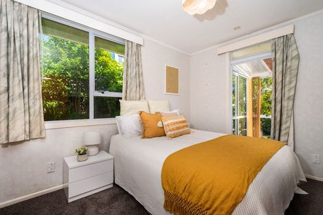 Photo of property in 8 Link Road, Newlands, Wellington, 6037