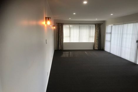 Photo of property in 22 Hartley Terrace, Massey, Auckland, 0614