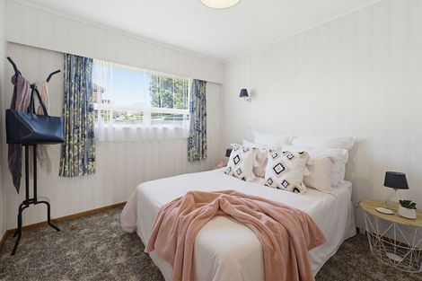 Photo of property in 15-16 Amberley Grove, Hutt Central, Lower Hutt, 5010