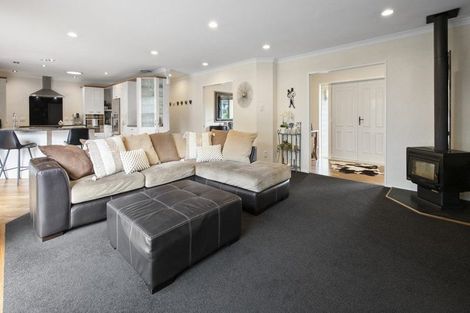 Photo of property in 24 Glencairn Place, Buckland, Pukekohe, 2677