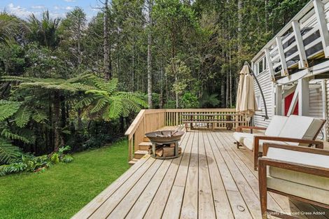 Photo of property in 43 Kauri Point Road, Laingholm, Auckland, 0604