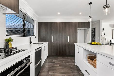 Photo of property in 318 Lakes Boulevard, Pyes Pa, Tauranga, 3112