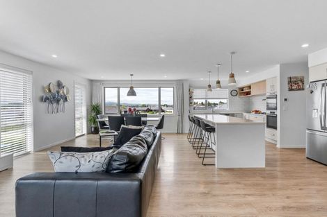 Photo of property in 16 Oak Ridge Drive, Te Awamutu, 3800