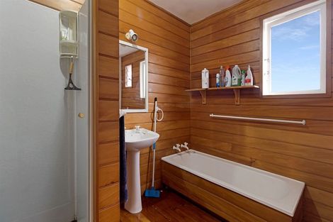 Photo of property in 15 Sherwood Avenue, Te Atatu South, Auckland, 0610