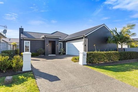Photo of property in 1 Ascarina Way, Papamoa Beach, Papamoa, 3118