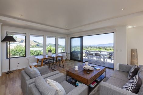 Photo of property in 39b Kakariki Grove, Waikanae, 5036