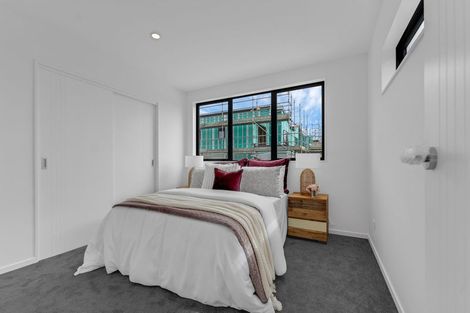 Photo of property in 26-28 Pomaria Road, Henderson, Auckland, 0610