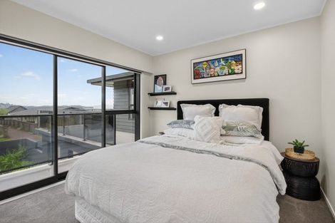 Photo of property in 16 Clyside Avenue, Half Moon Bay, Auckland, 2012