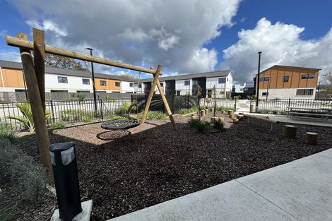 Photo of property in 1 Whati Lane, Henderson, Auckland, 0612