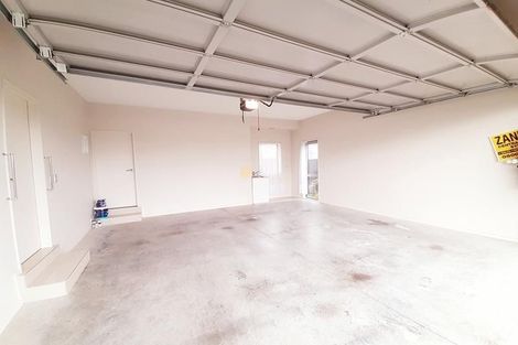 Photo of property in 25 Andy Crescent, Flat Bush, Auckland, 2016