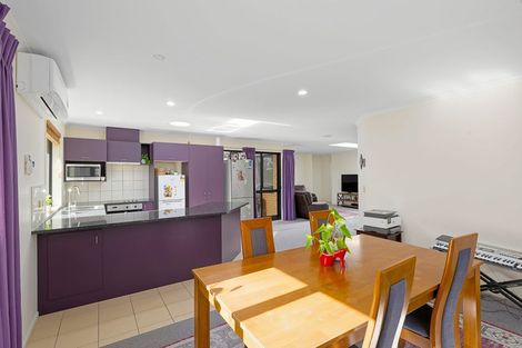 Photo of property in 42 San Marino Drive West, Henderson, Auckland, 0612