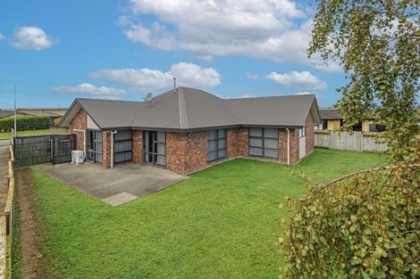 Photo of property in 8 Geneva Terrace, Kelvin Grove, Palmerston North, 4414