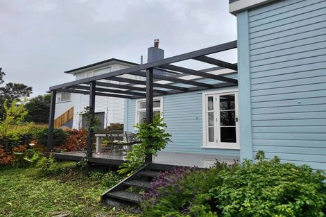 Photo of property in 12a Chapman Street, Newlands, Wellington, 6037