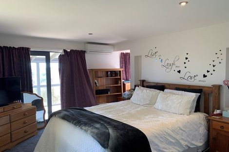 Photo of property in 14 Rice Crescent, Newlands, Wellington, 6037