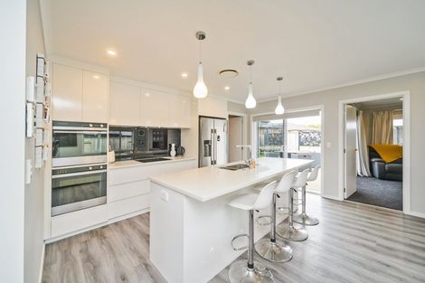 Photo of property in 10 Gibraltar Way, Fitzherbert, Palmerston North, 4410