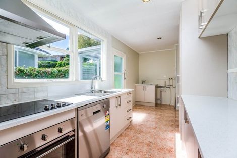 Photo of property in 15 Sunnyfield Crescent, Glenfield, Auckland, 0629