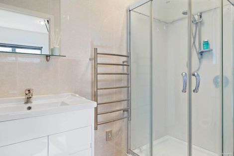 Photo of property in 1/3 Holt Avenue, Torbay, Auckland, 0630