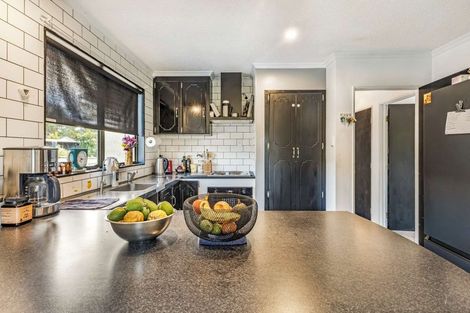 Photo of property in 84 Pioneer Road, Moturoa, New Plymouth, 4310