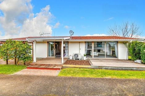 Photo of property in 8 Booker Place, Weymouth, Auckland, 2103